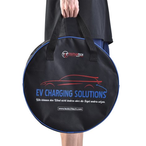 06 TEUTSCHTECH, Tasche rund Polyester deutscher Text mit stehender Person, Farbe blau