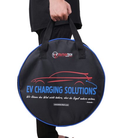 Aufbewahrungstasche-für-Caravan,-Wohnmobil,-Wohnwagen-und-Zubehör,-Farbe-blau-deutscher-Text-mit-stehender-Person