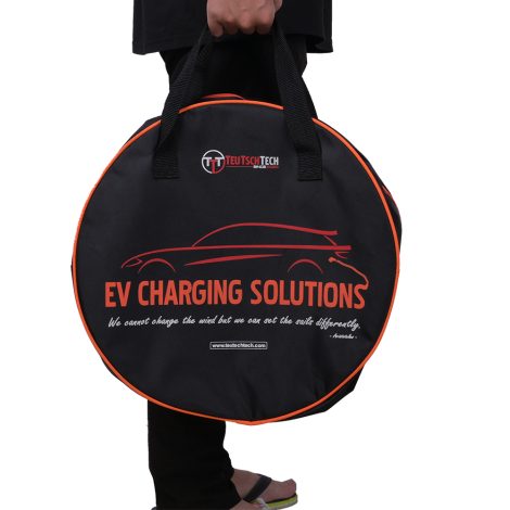 Aufbewahrungstasche-für-Caravan,-Wohnmobil,-Wohnwagen-und-Zubehör,-Farbe-orange-englischer-Text-mit-stehender-Person